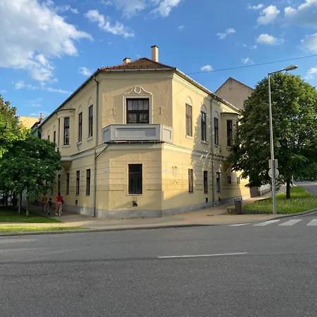 Apartament Toeroek Rezidencia *